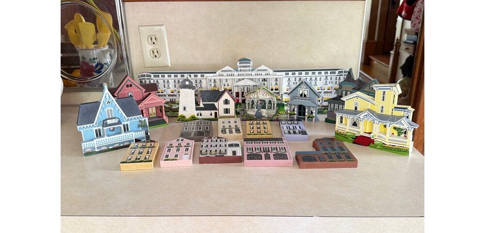 Vintage 90s Sheila's Collectibles Wooden Houses Signed Sheila Thompson Lot of 19